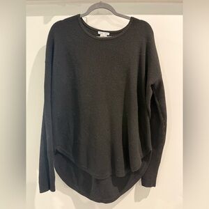 Black Sweater with round hem